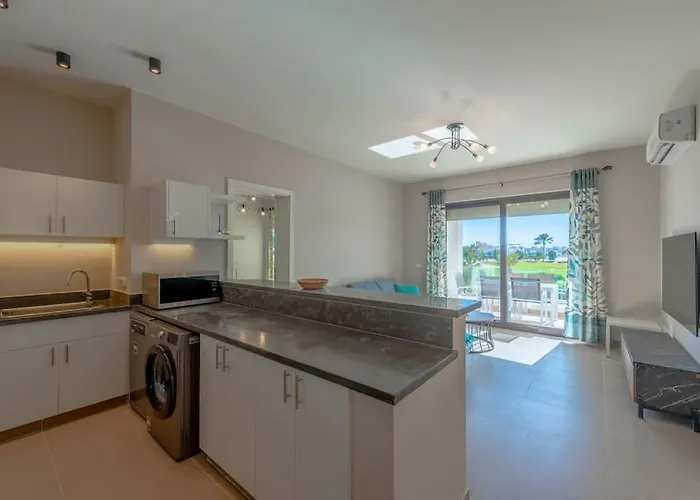Apartman Bright 2-bedroom With Golf Course & Pool View L Cyan, El Gouna